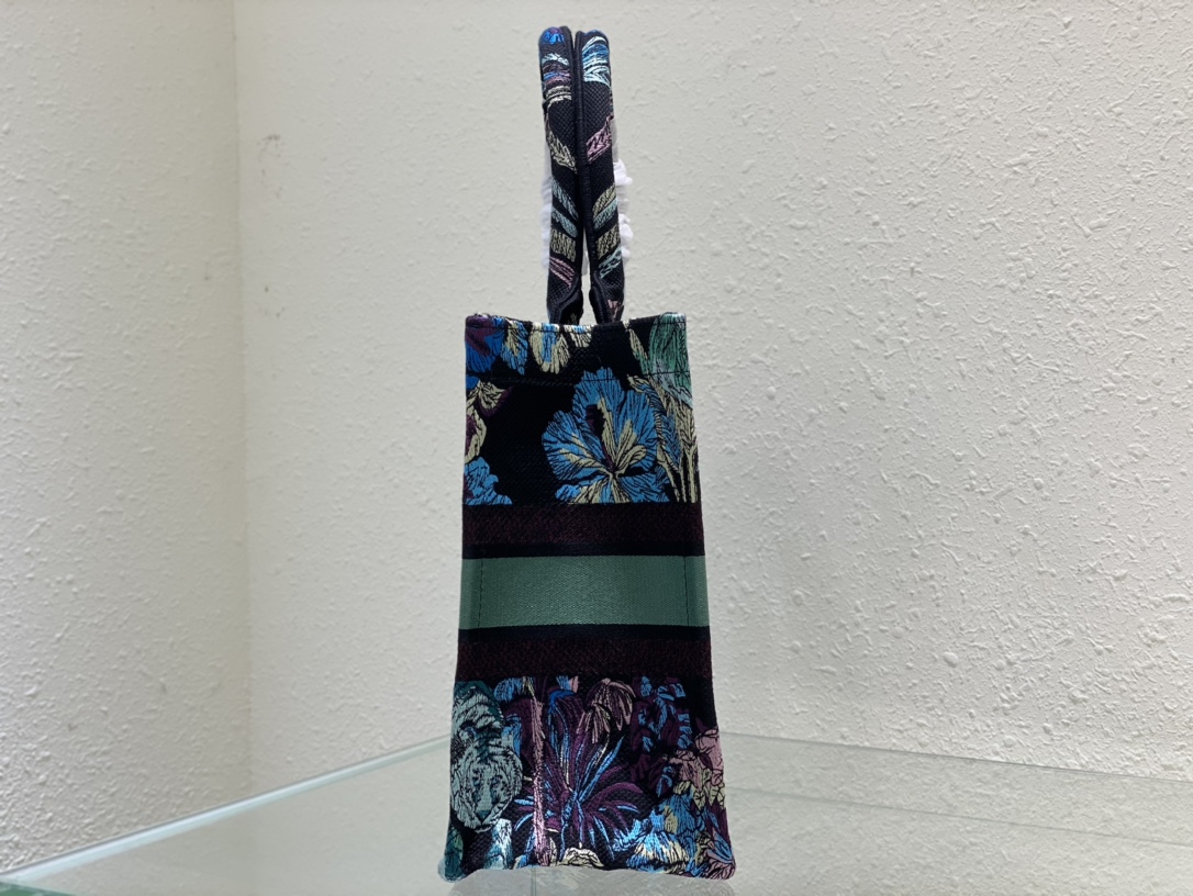 D*or book tote