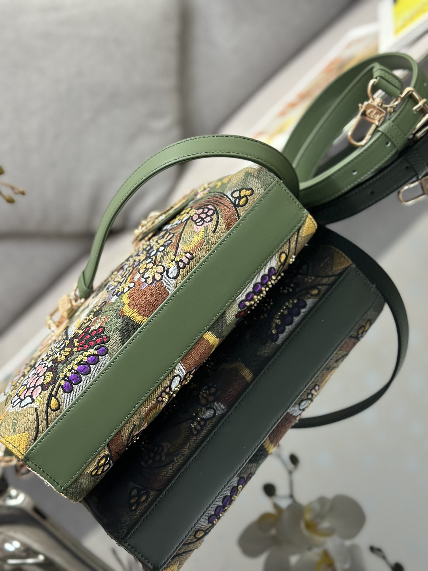 lady D*or handle bag-26 x 13.5 x 5cm