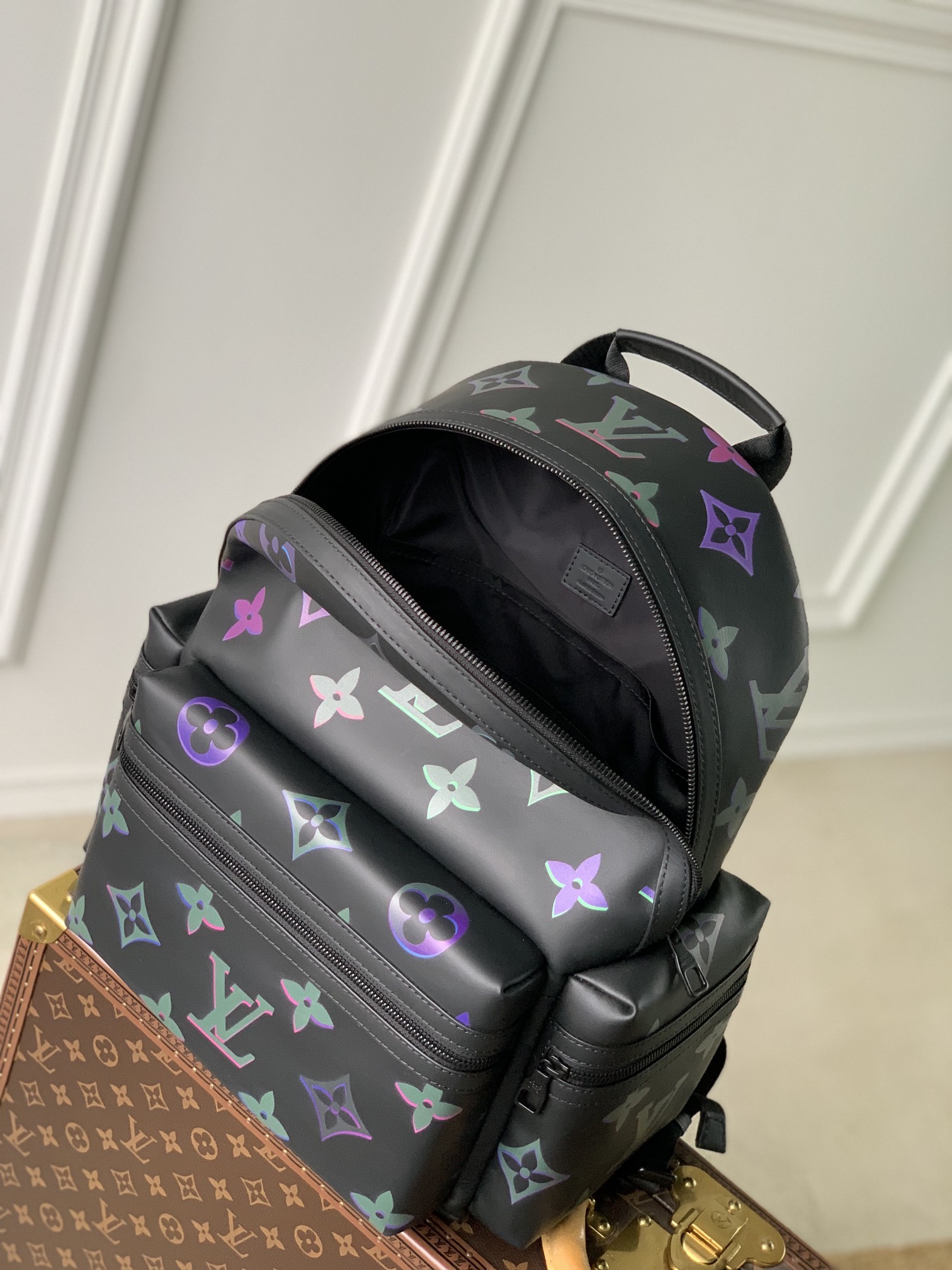l0*is V*t0n comet backpack m22488-37*43*17cm