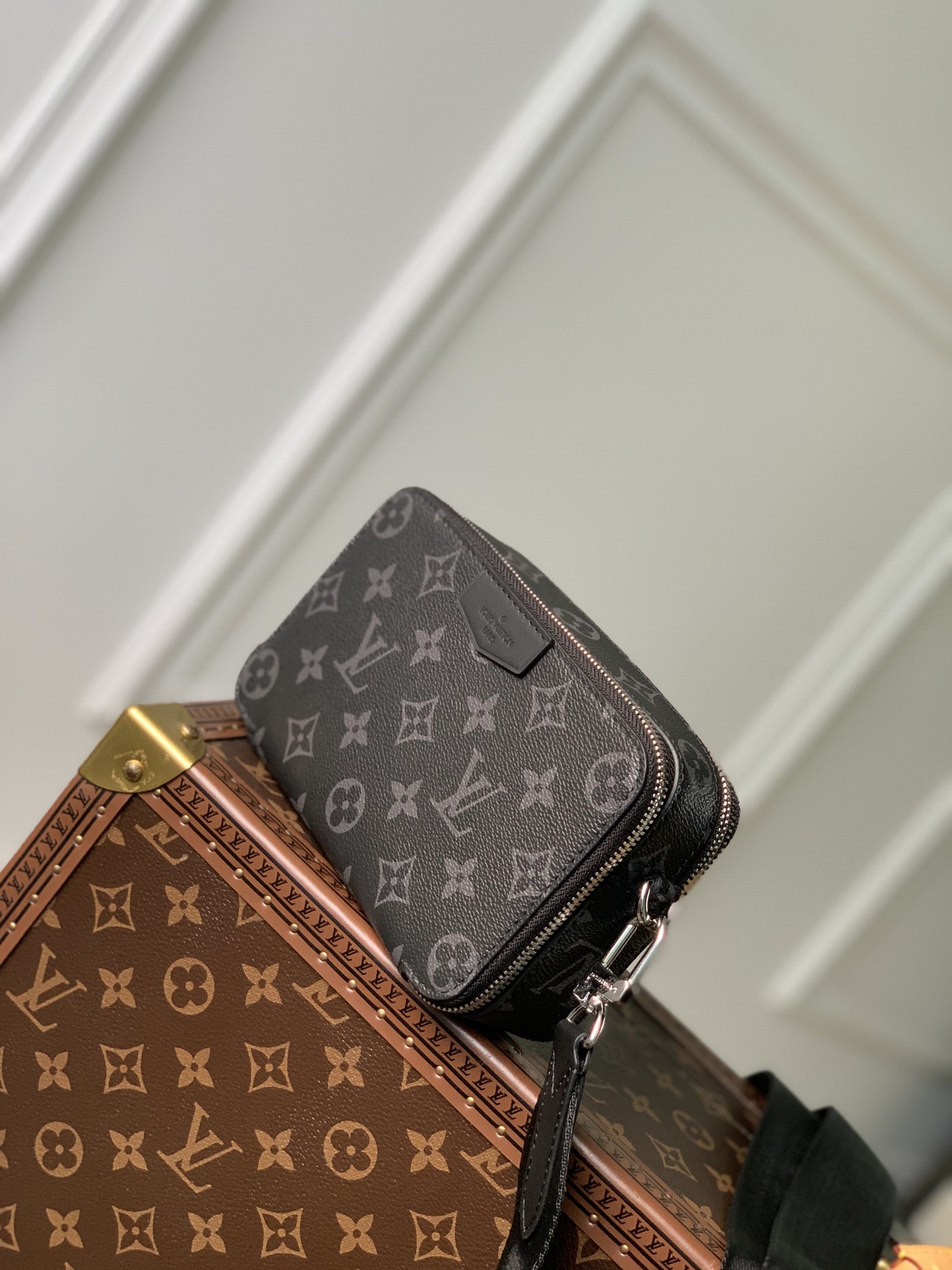 l0*is V*t0n alpha wearable bag-m22481-18.5 x 11.0 x 6.5cm