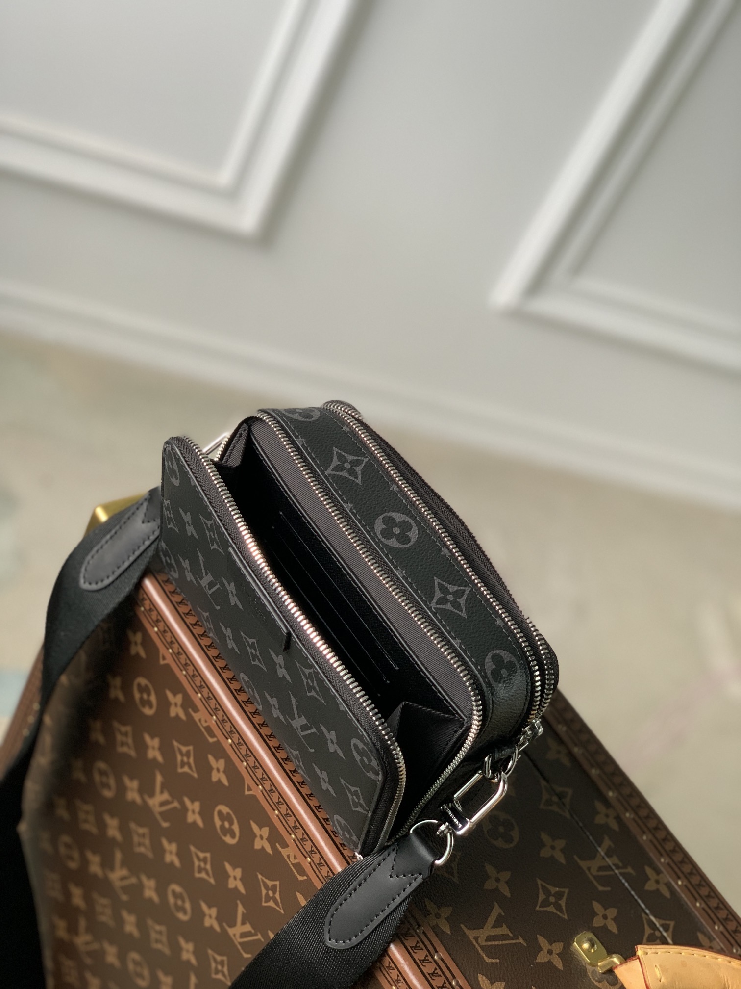 l0*is V*t0n alpha wearable bag-m22481-18.5 x 11.0 x 6.5cm