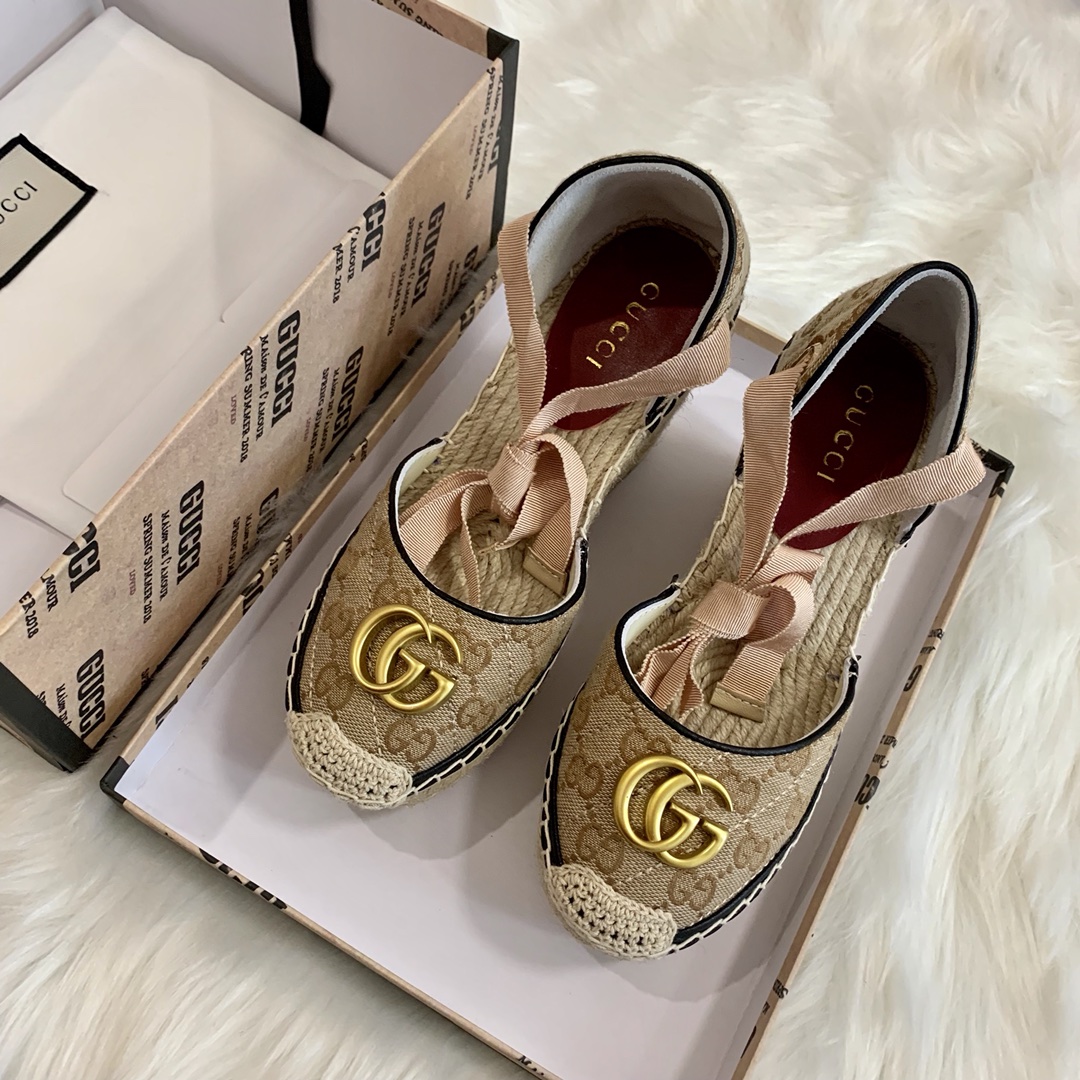 G*u*i sandals