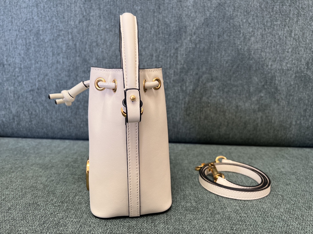 Va1e*ntin0 garavanivlogo signature bag-12*18*10cm