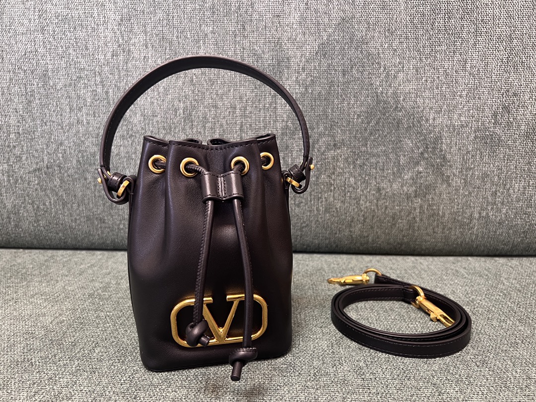 Va1e*ntin0 garavanivlogo signature bag-12*18*10cm
