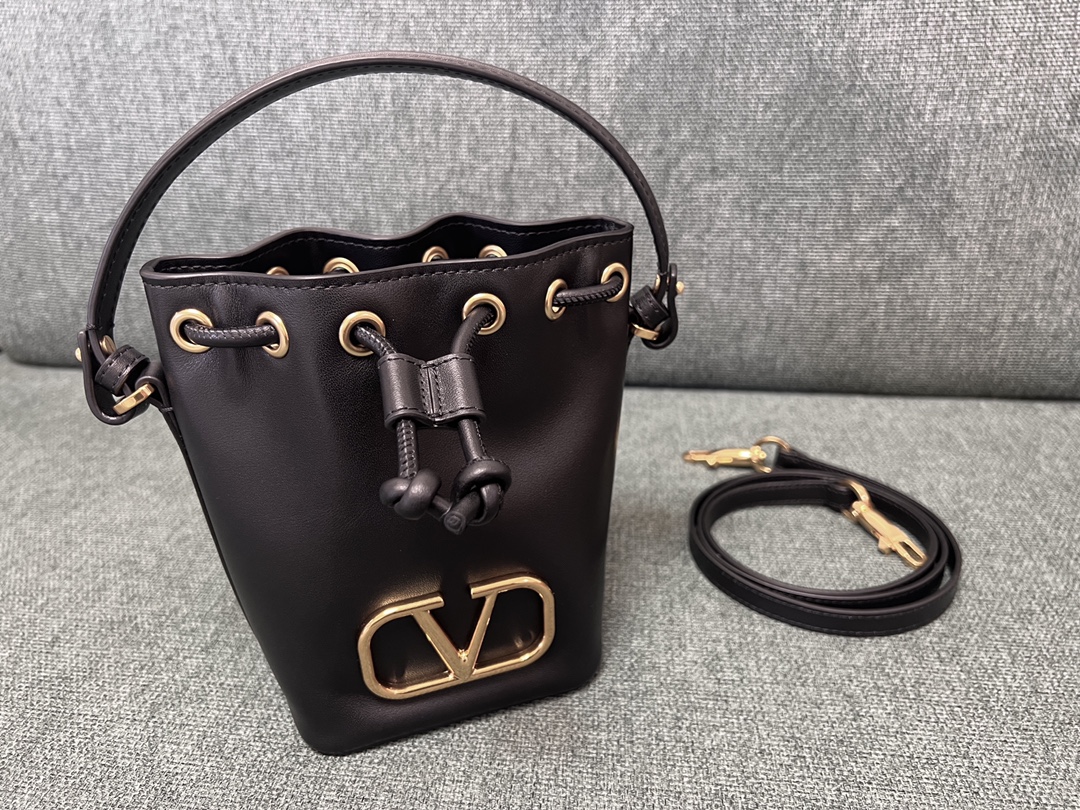 Va1e*ntin0 garavanivlogo signature bag-12*18*10cm