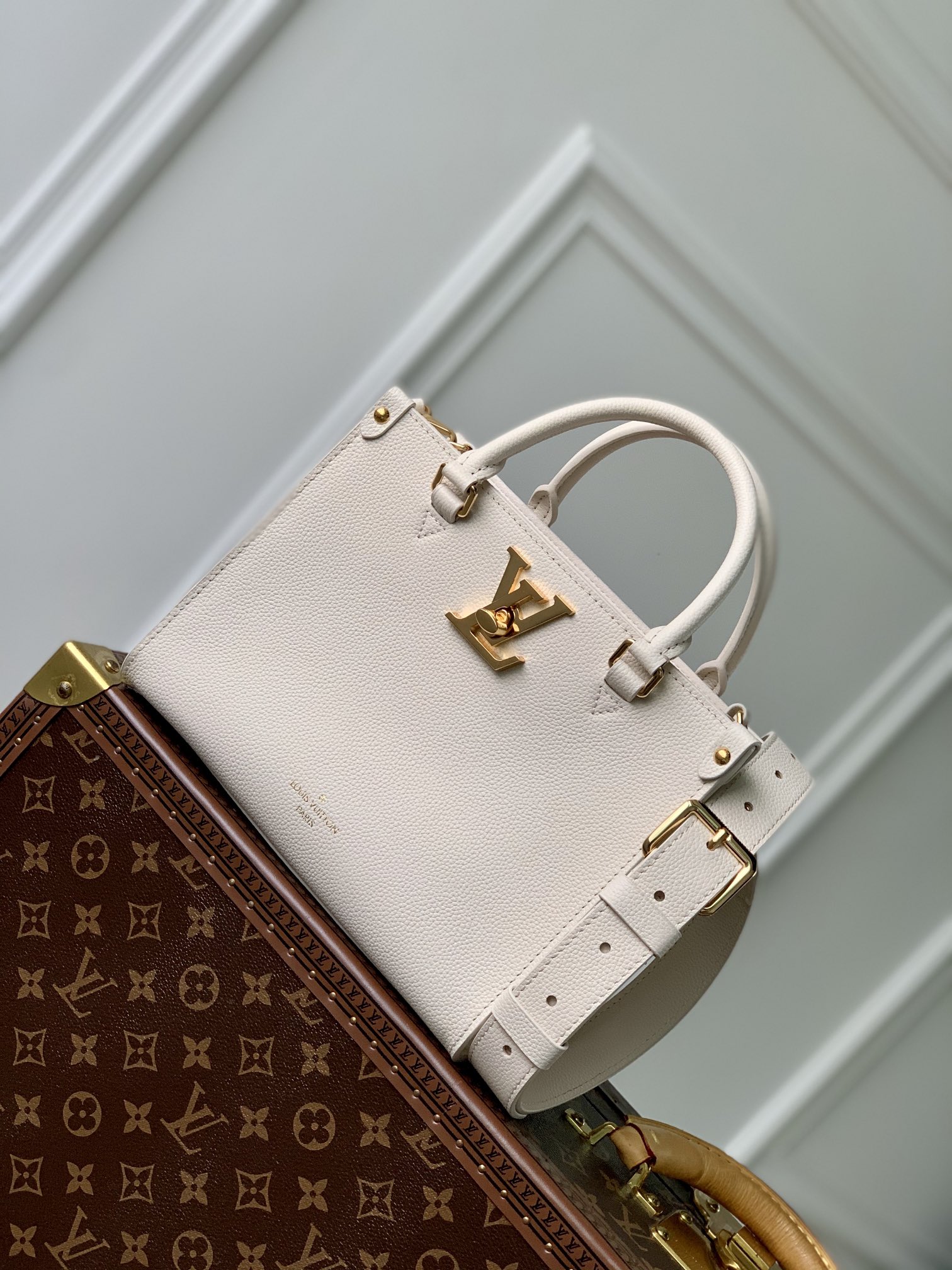 l0*is V*t0n lock & go -24.5 x 19.0 x 10.5 cm