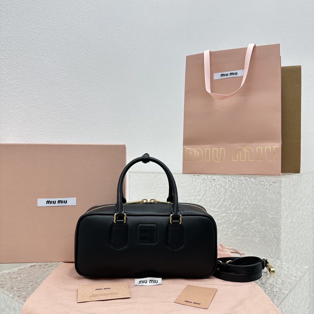 M*um*u ss23 softy padded bag-27*12*9cm