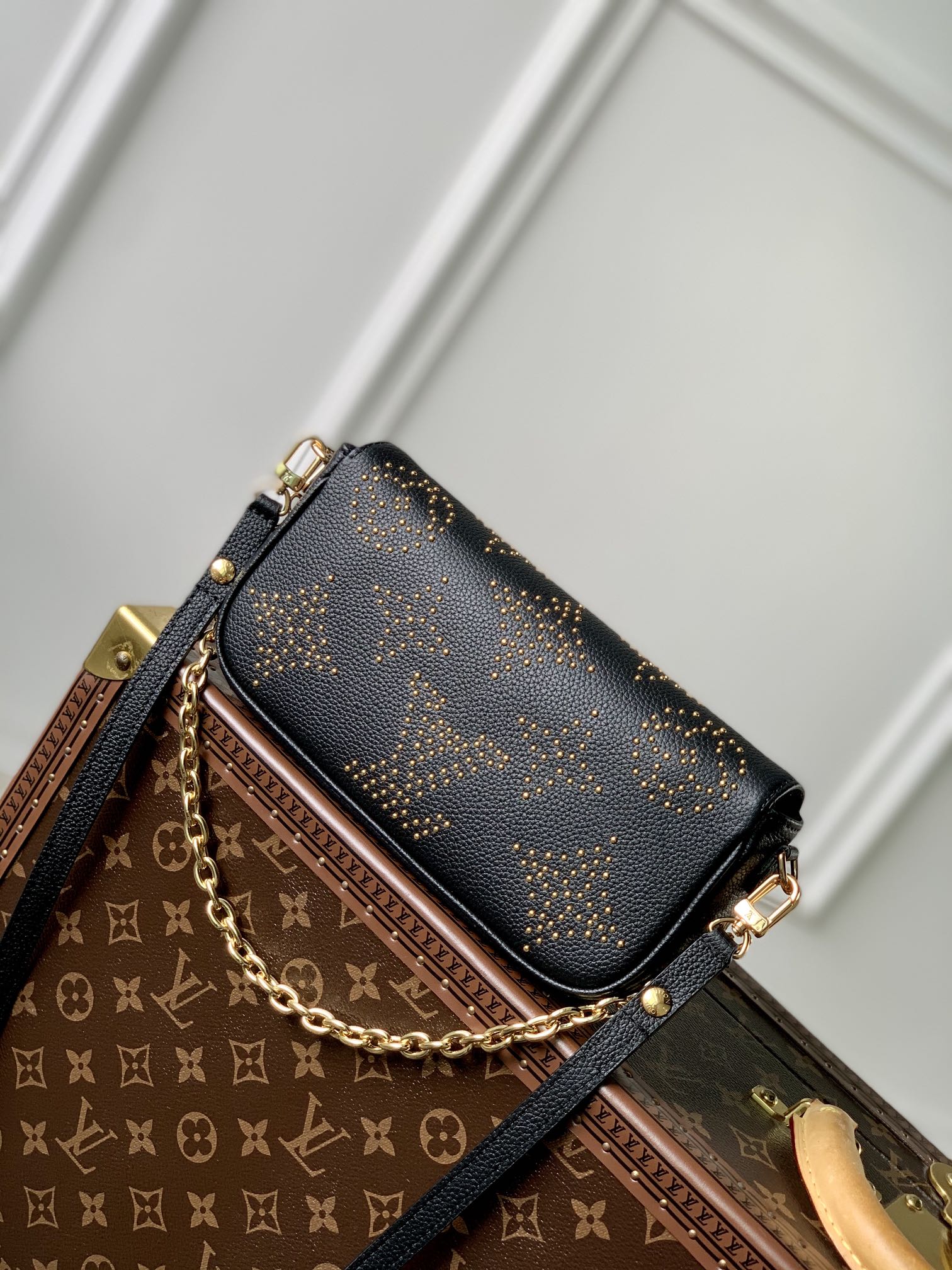 l0*is V*t0n wallet on chain ivy-23.5 x 12.0 x 4.3 cm