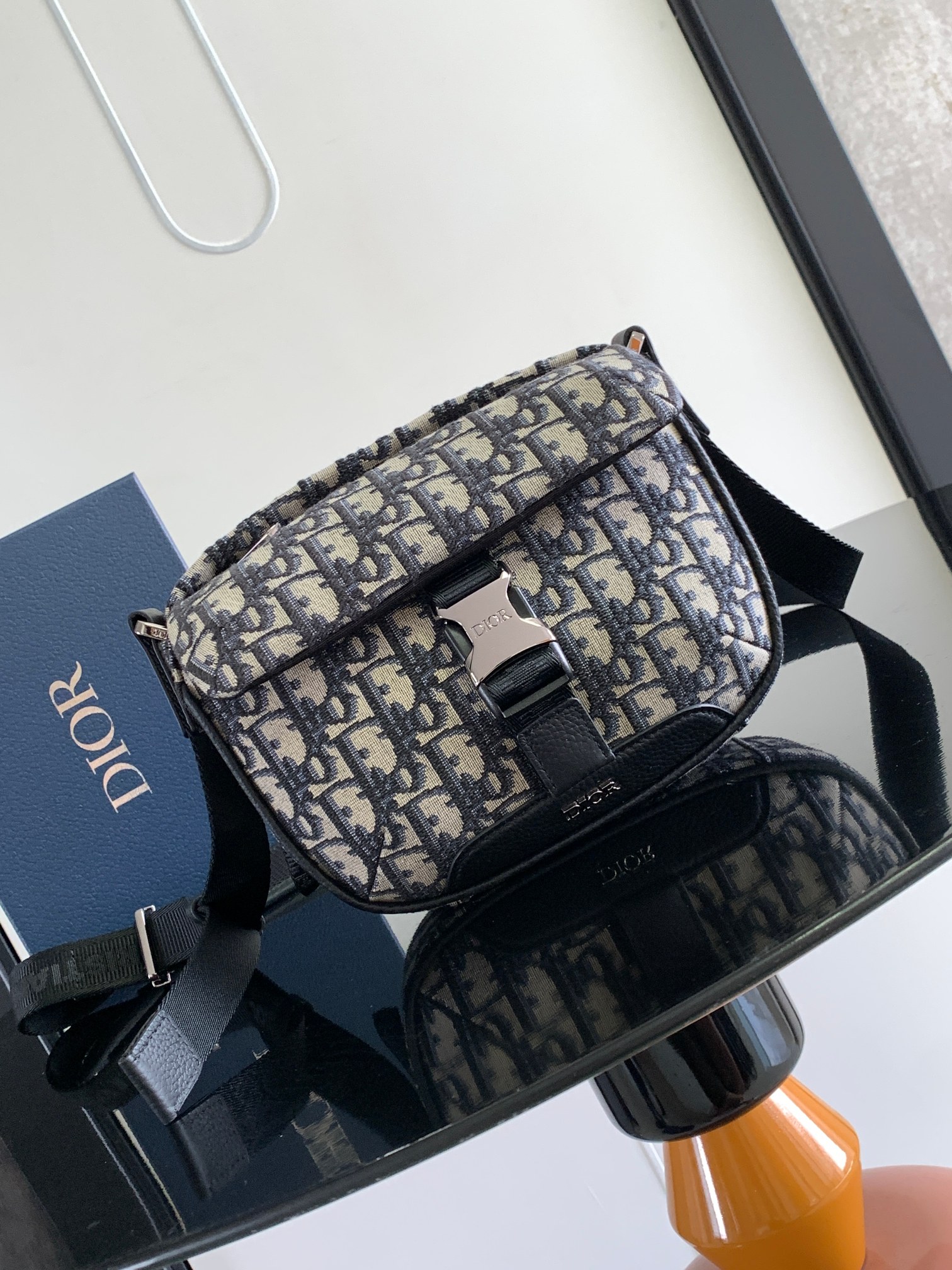D*or explorer crossbody bag-20 x 15 x 5cm