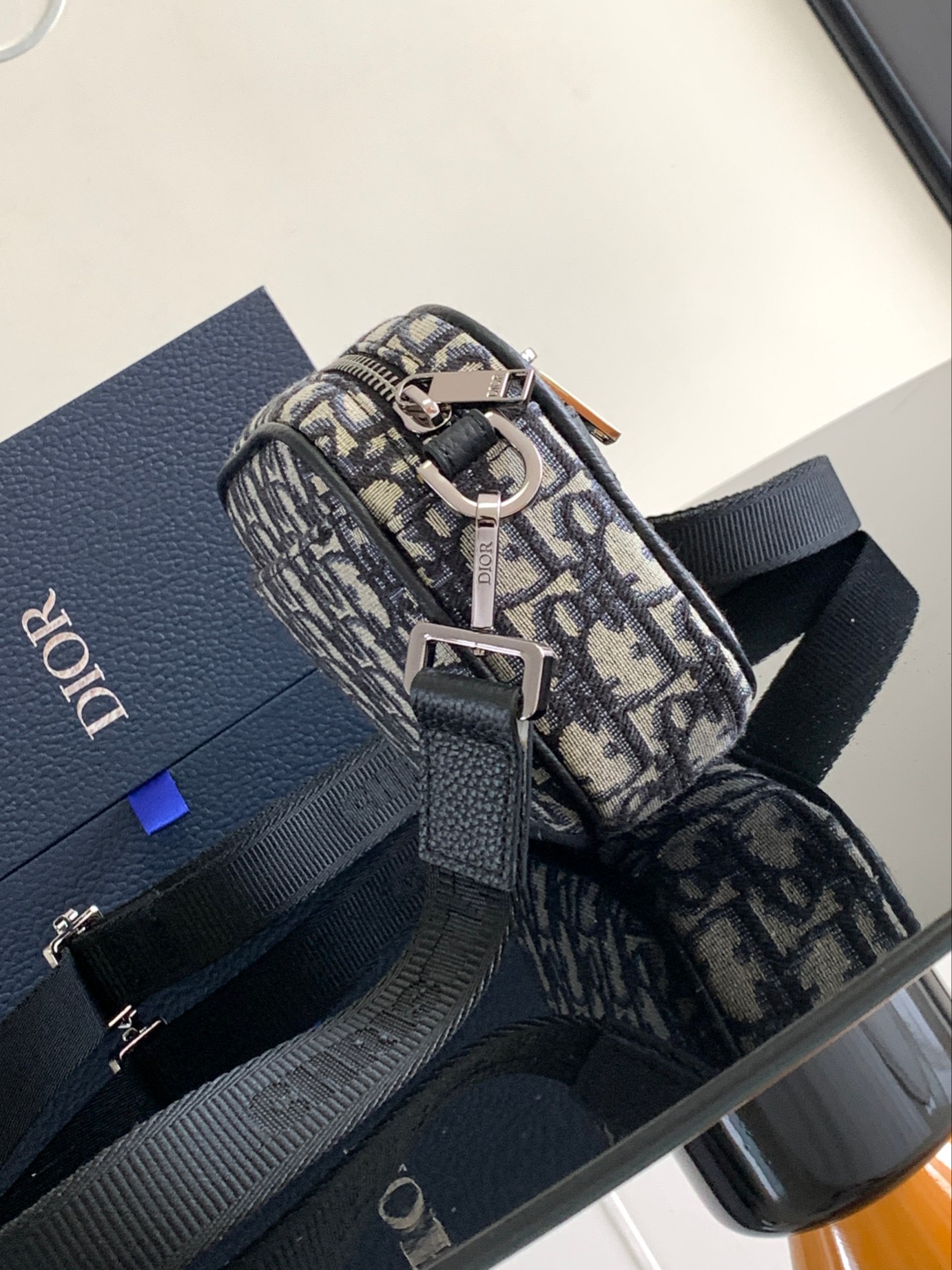 D*or safari messenger bag-17 x 12.5 x 4cm