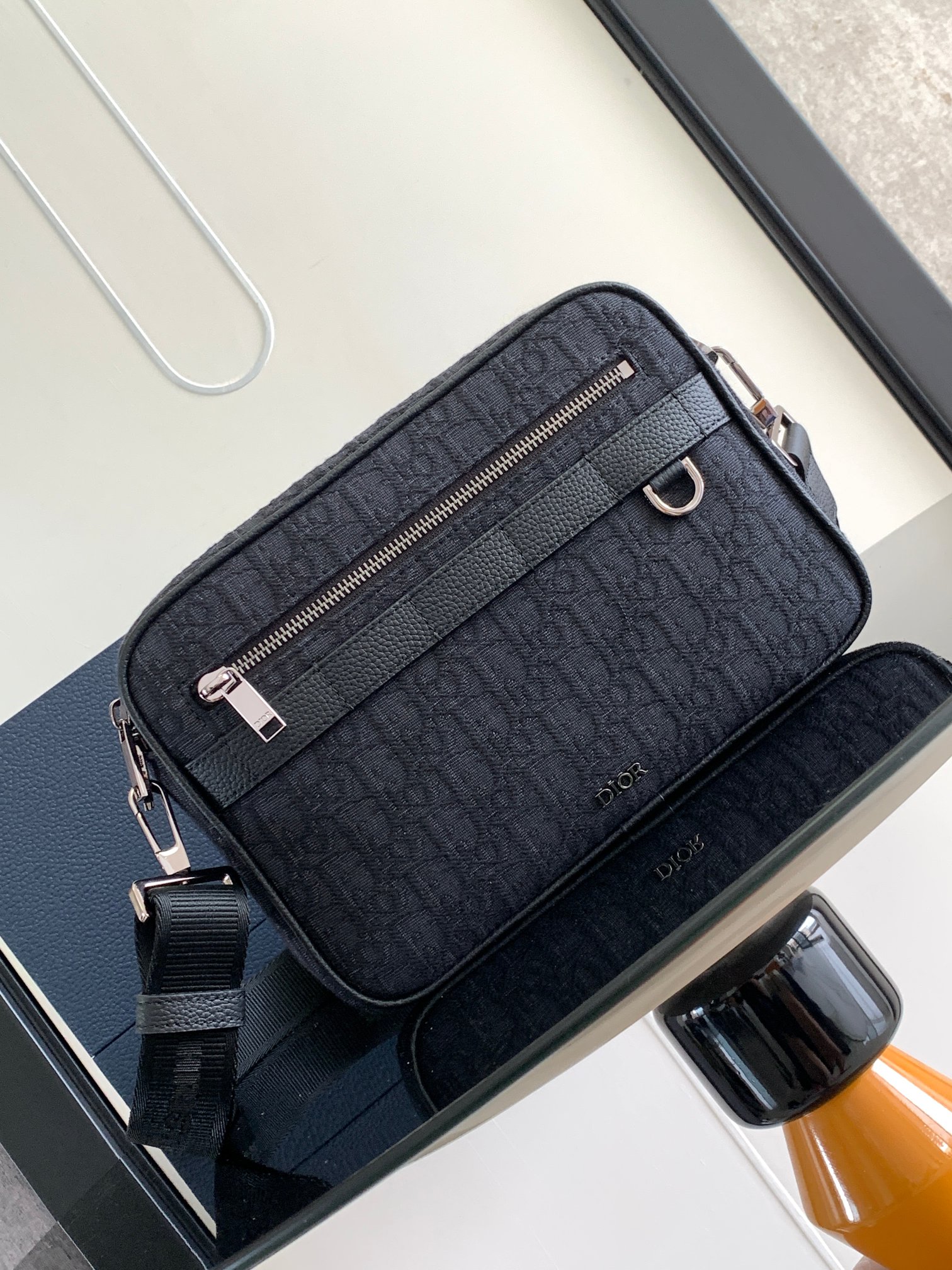 D*or safari messenger bag-26 x 17 x 7cm