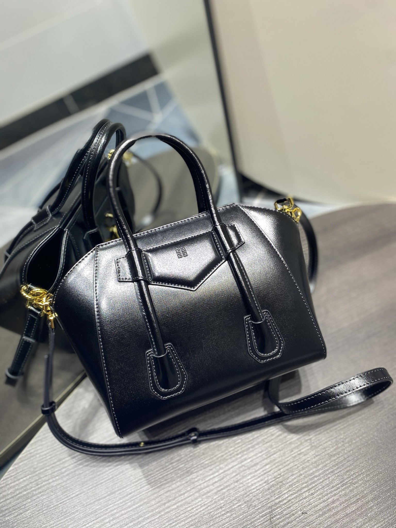 G1uenchy antigona tote-22*20*13cm