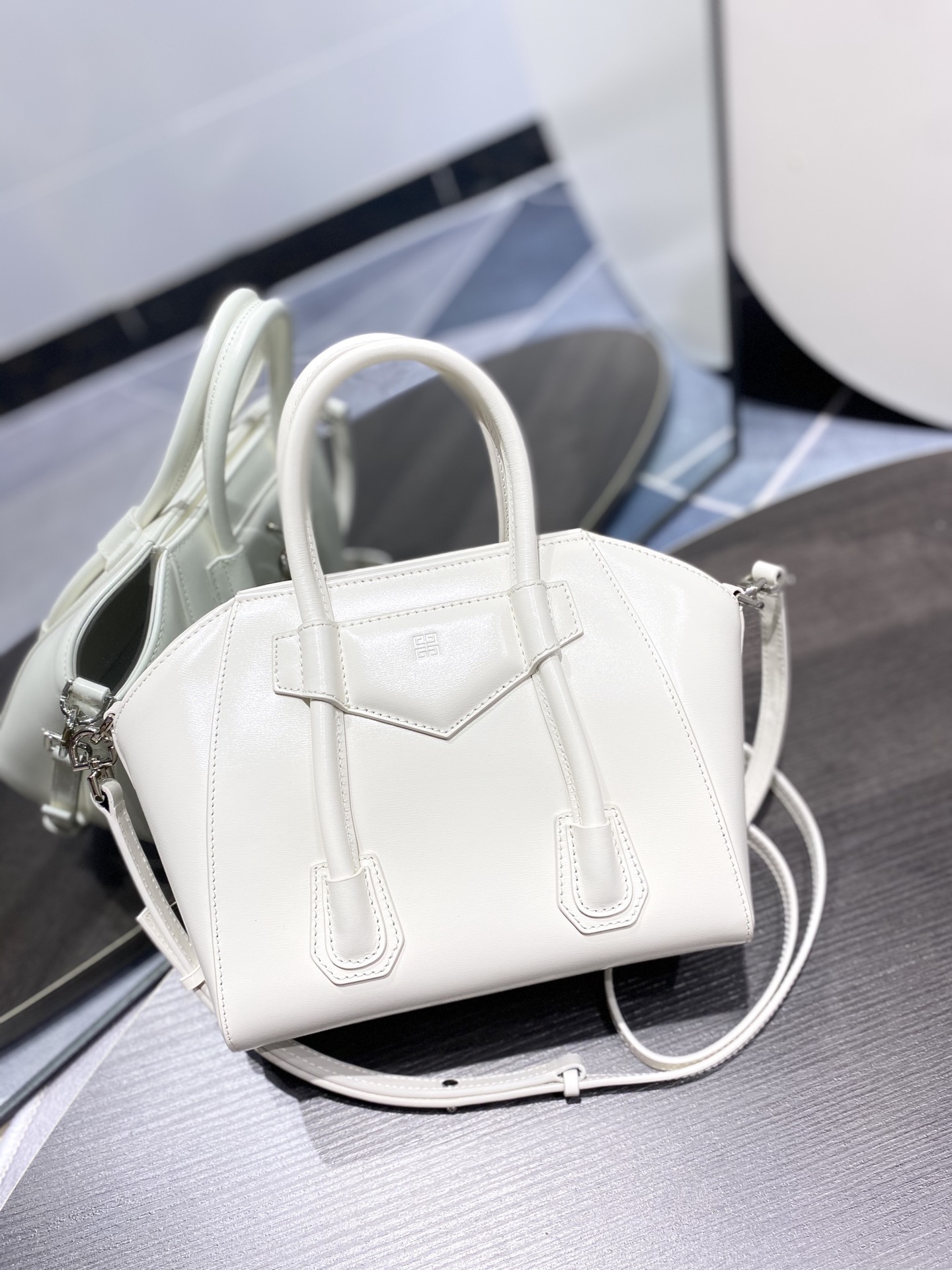 G1uenchy antigona tote-22*20*13cm