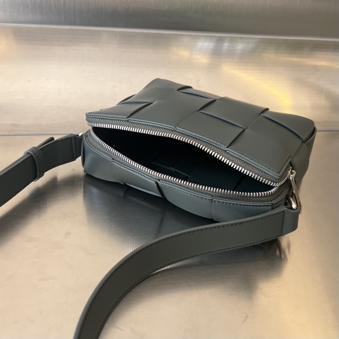 b0tte*a Ven*ta camera bag-20x15x5cm