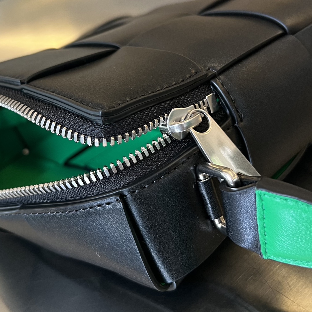 b0tte*a Ven*ta camera bag-20x15x5cm