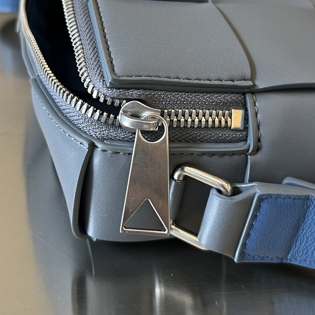 b0tte*a Ven*ta camera bag-20x15x5cm