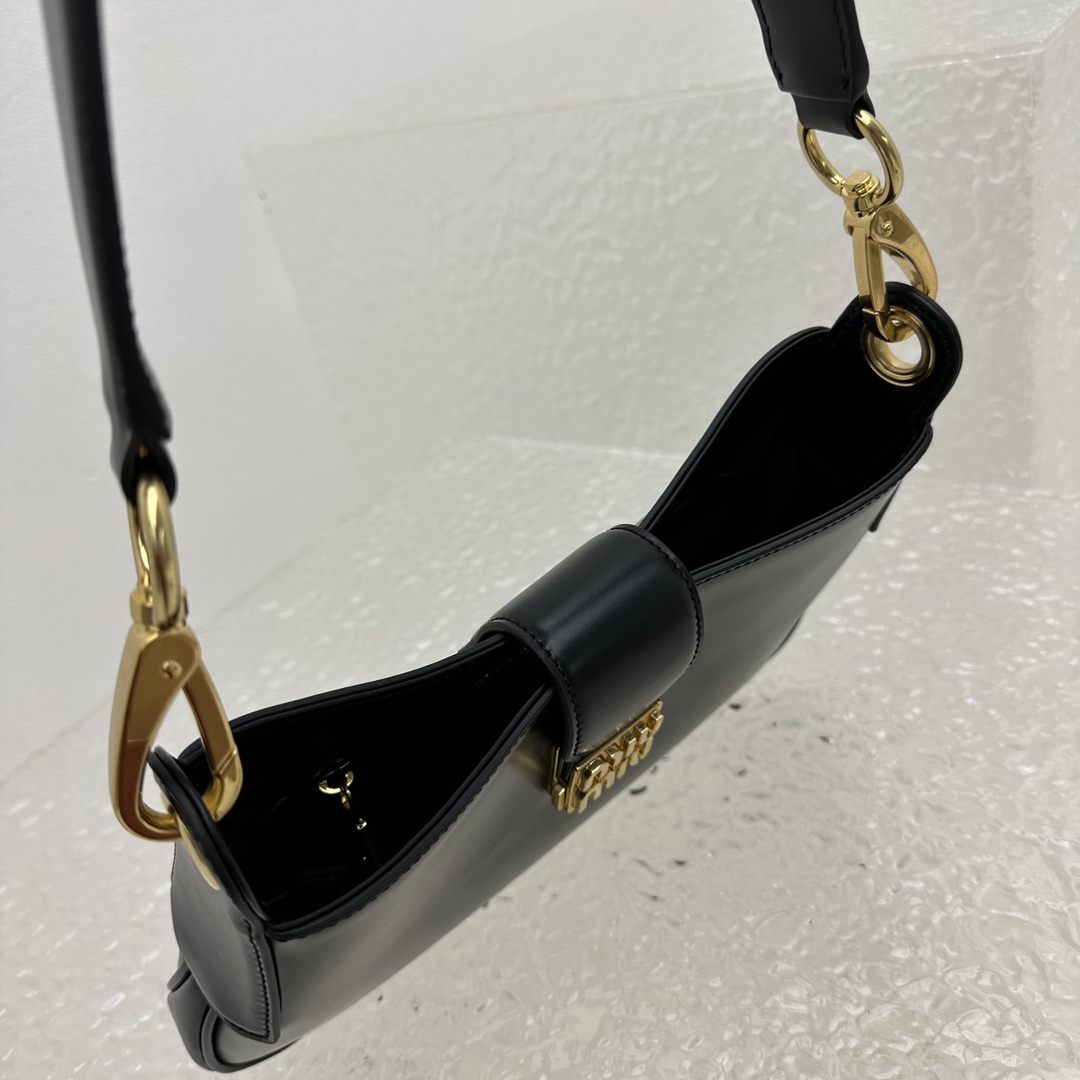 M*um*u city calf hobo bag-28*15*4cm
