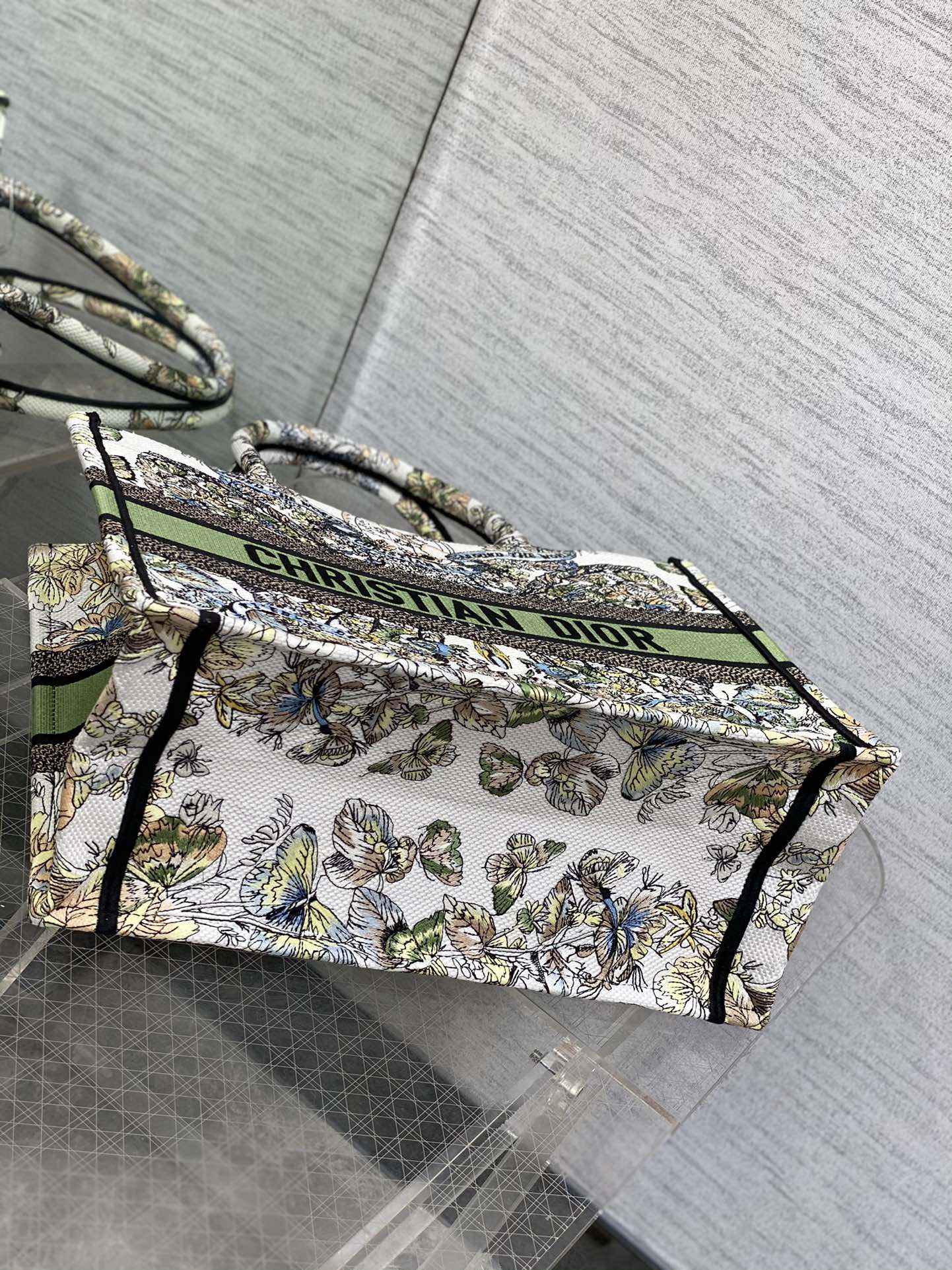 D*or small book tote-36.5cm