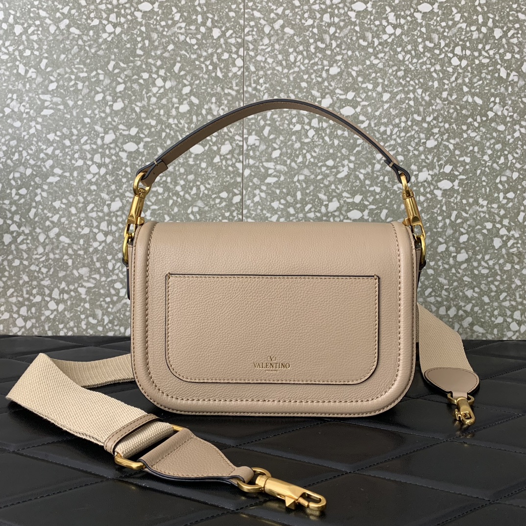 Va1e*ntin0 garavani allnite bag-23.5✖️18✖️8cm
