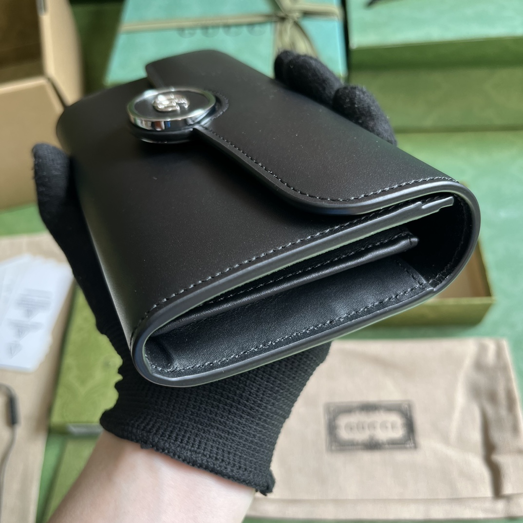 G*u*i wallet-18*19cm