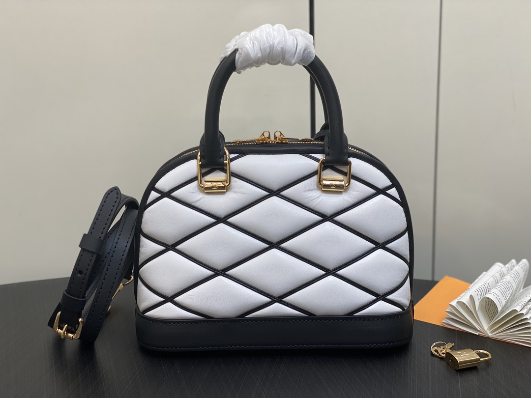 l0*is V*t0n m22878 alma bb-23.5 x 17.5 x 11.5cm