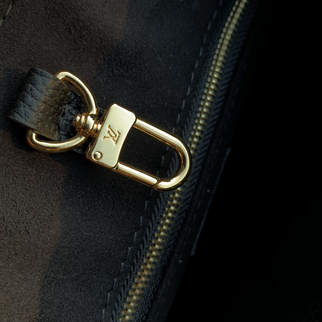 l0*is V*t0n onthego handbag-25*19*11.5 cm