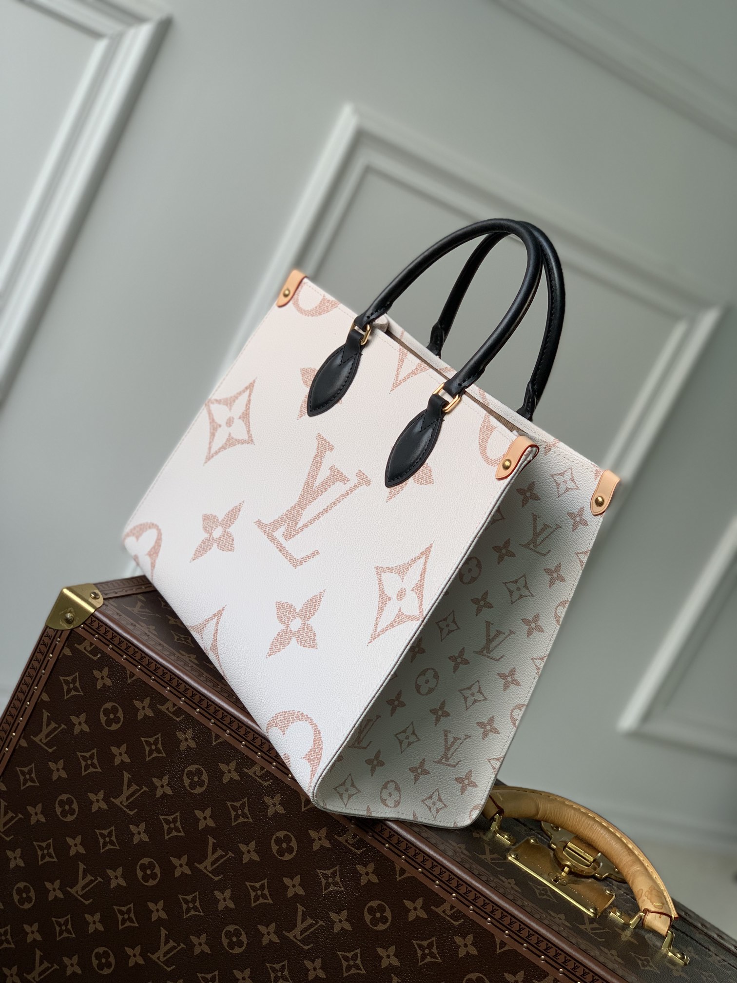 l0*is V*t0n small onthego handbag-35*28*15cm