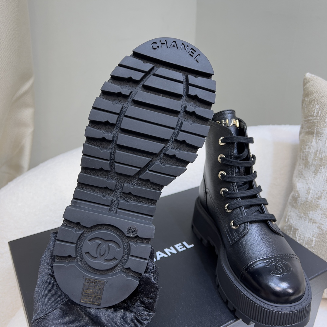 Ch@nel Boots