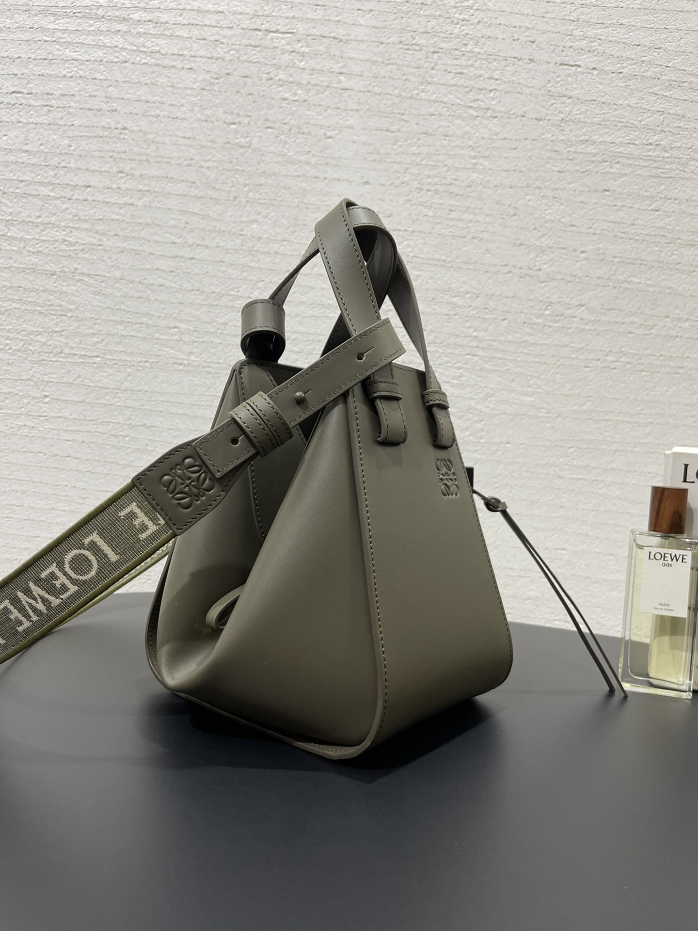 L0ew* hammock bag-20.8*19.5*14.5cm
