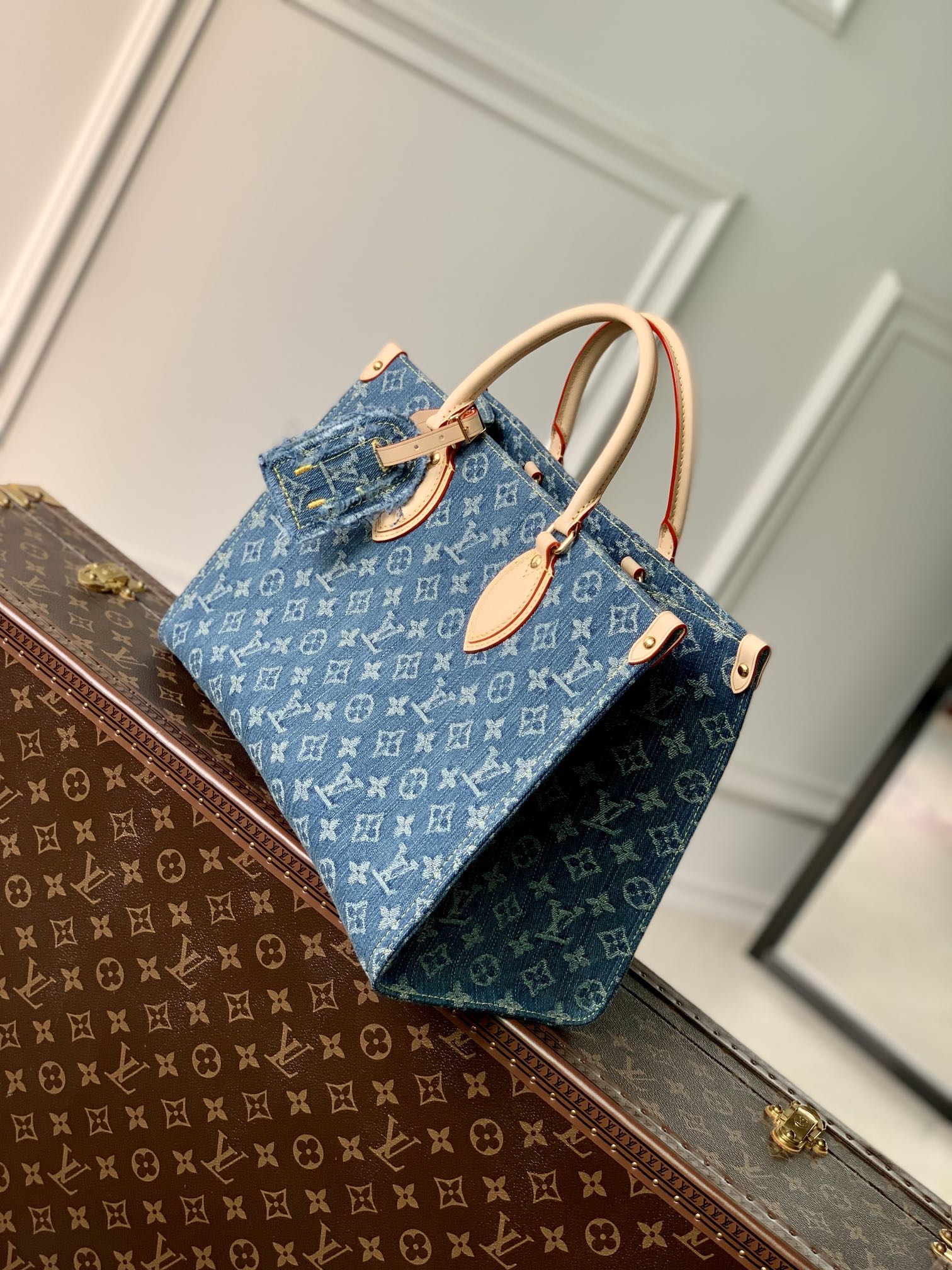 l0*is V*t0n onthego handbag-35*27*14cm