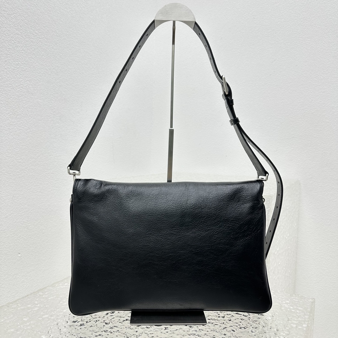 Ba*len*cia*ga bb soft bag-24*36*4cm