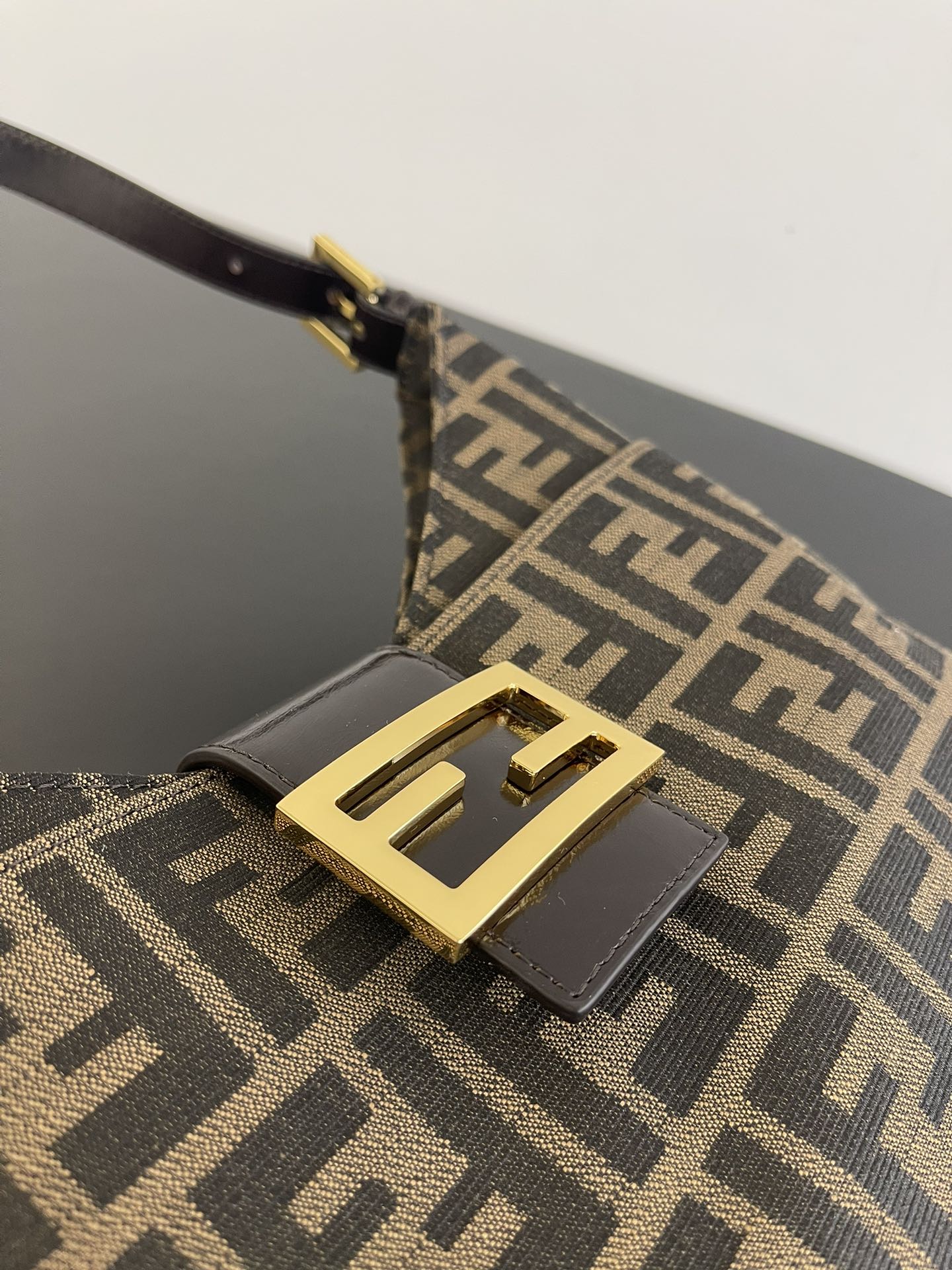 F**di vintage bag-29x25x4cm
