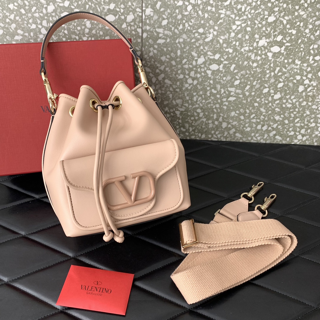 Va1e*ntin0 alentino garavani loco bag-16*19*11cm