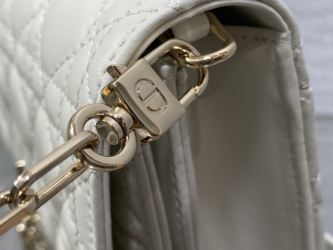 D*or miss carro bag-24*14*7.5cm