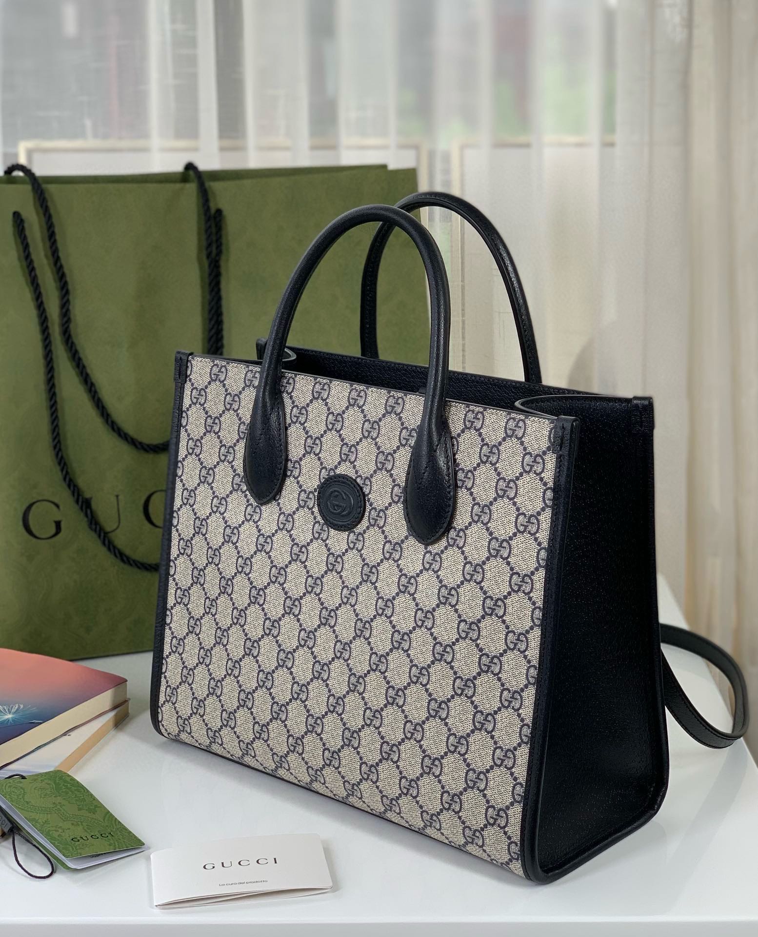 G*u*i ggtote bag-31x26.5x14cm