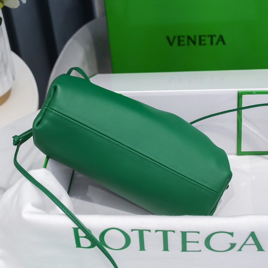 b0tte*a Ven*ta the pouch bag-22*9cm