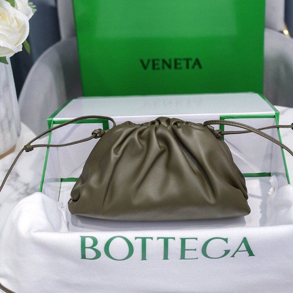b0tte*a Ven*ta the pouch bag-22*9cm