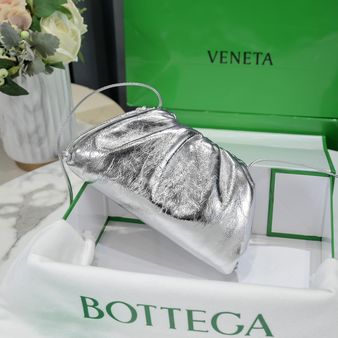 b0tte*a Ven*ta the pouch bag-22*9cm