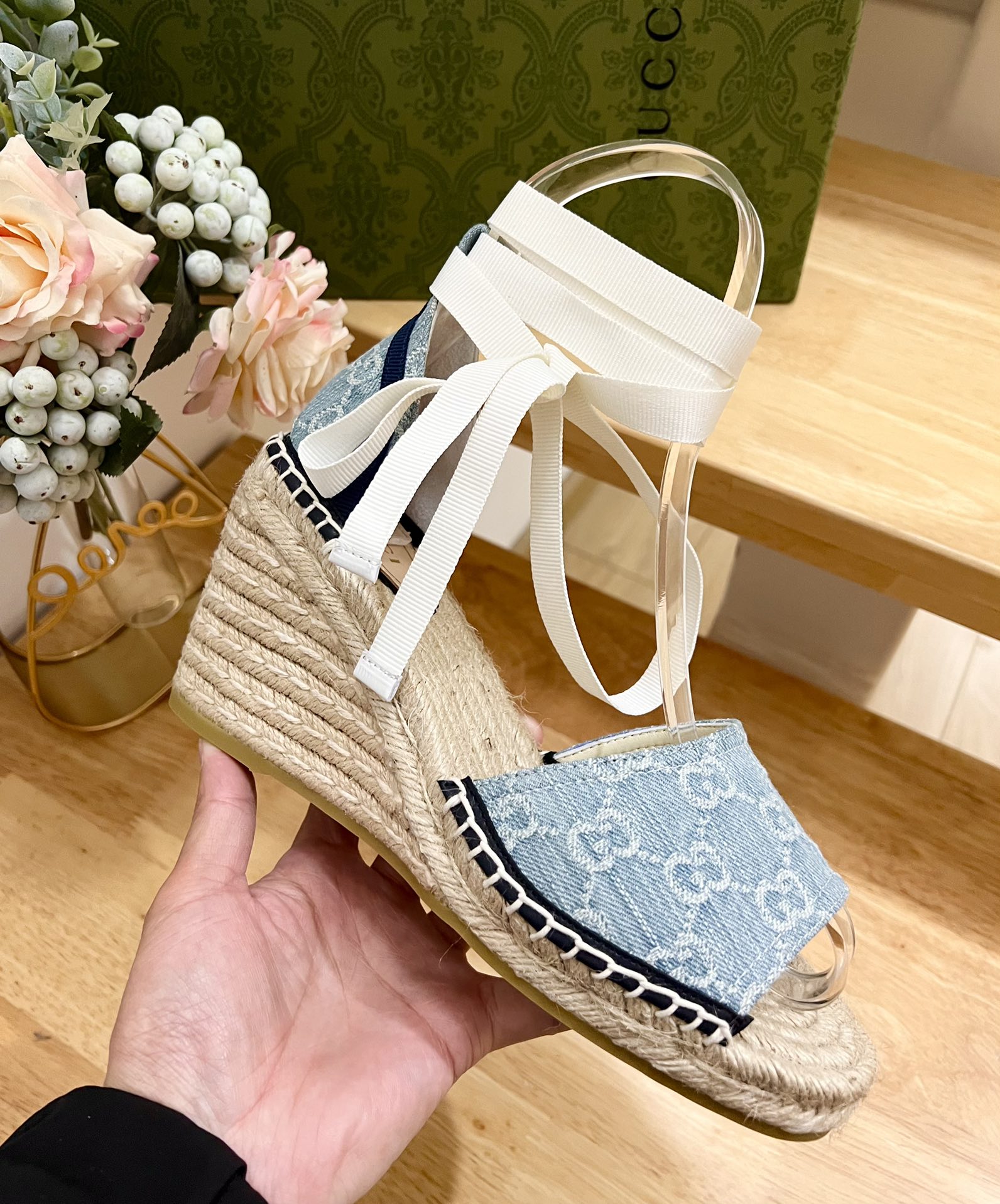 G*u*i 2024ss sandals