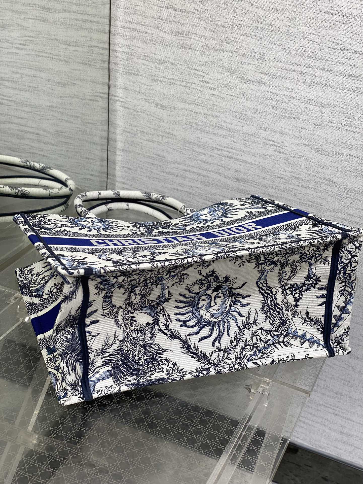 D*or small book tote-36.5cm
