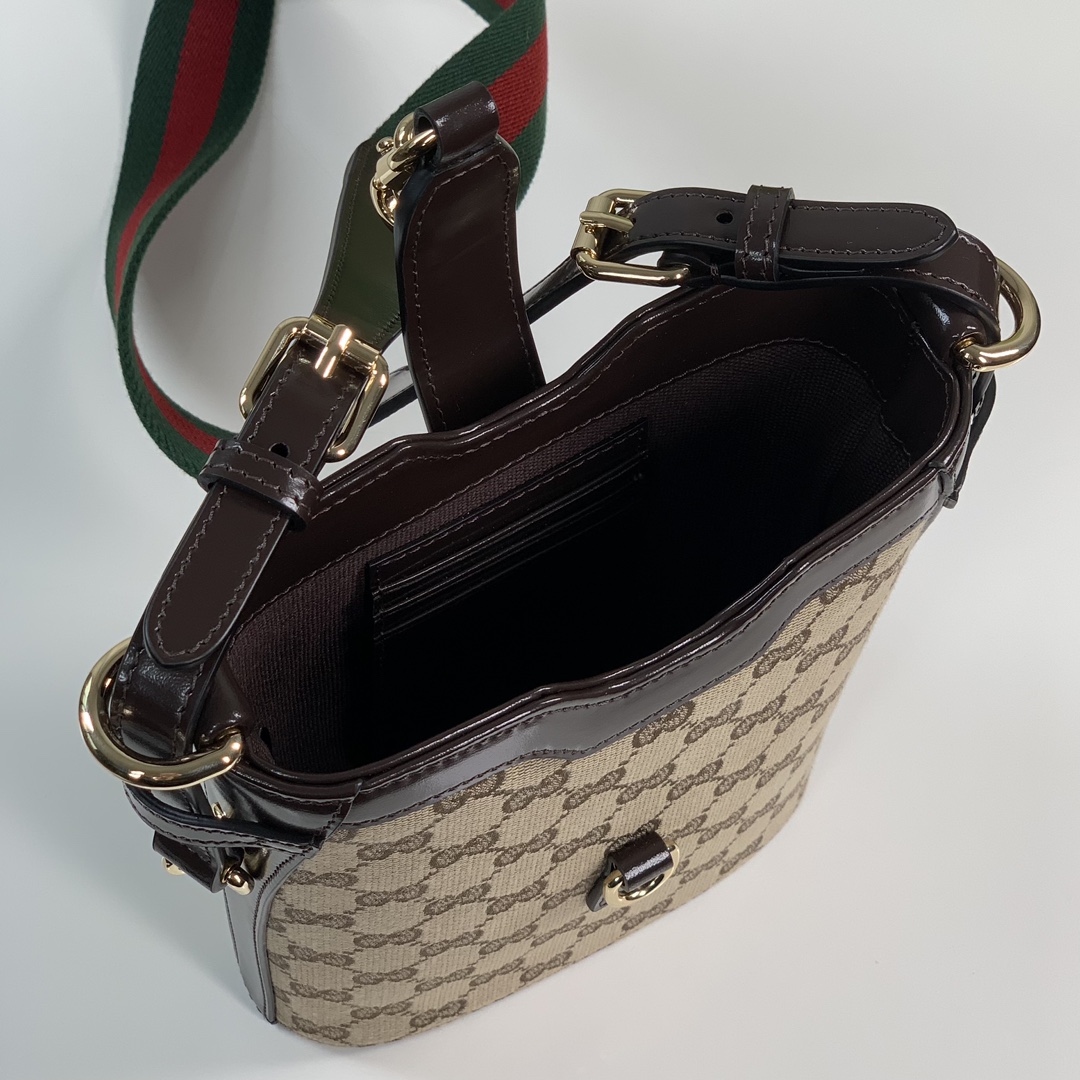 g*u*i retro gg S*p*e bucket-16x19.5x5.5cm