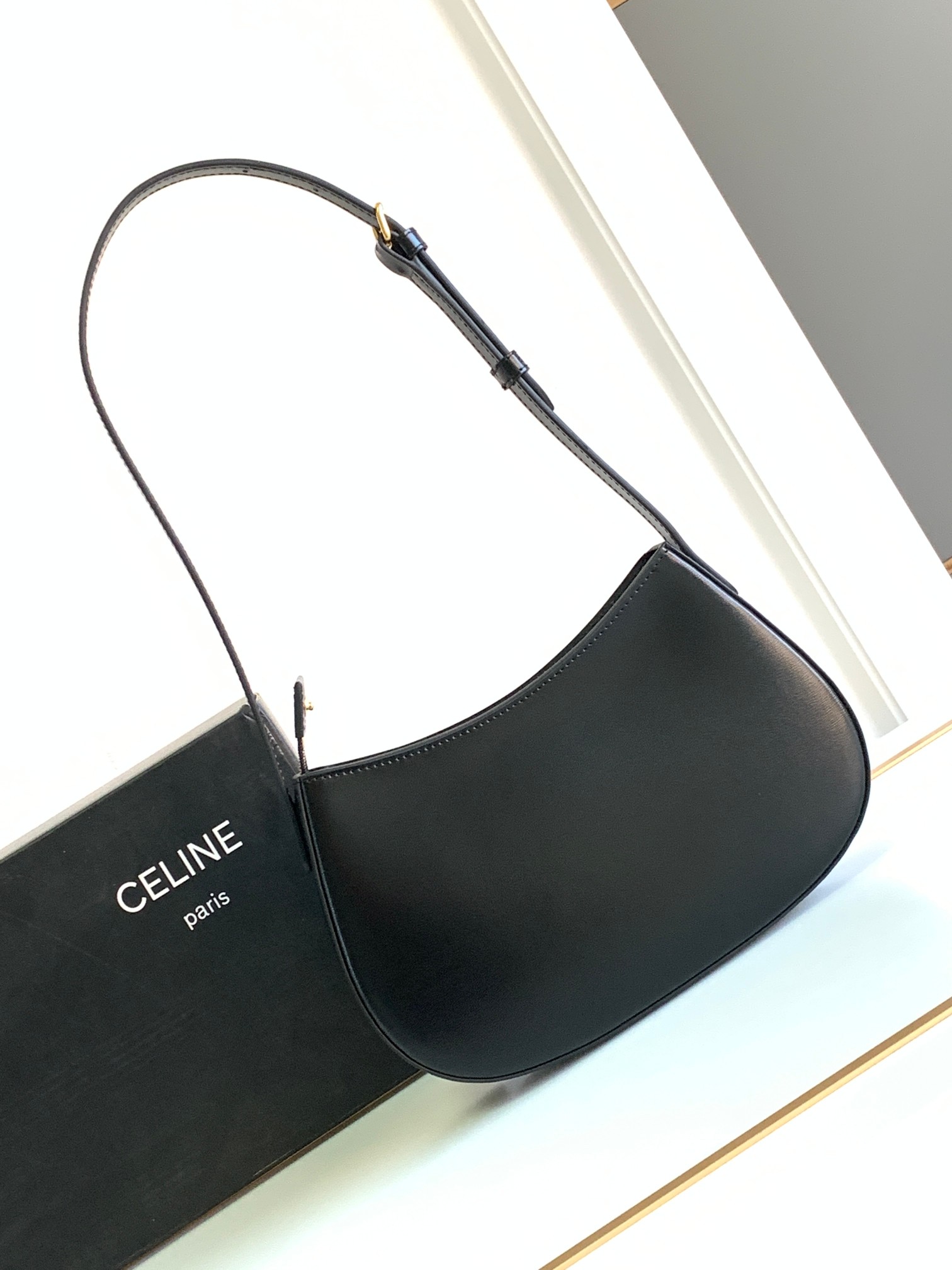 Ce**e tilly hobo bag-22 x 13.5 x 4cm