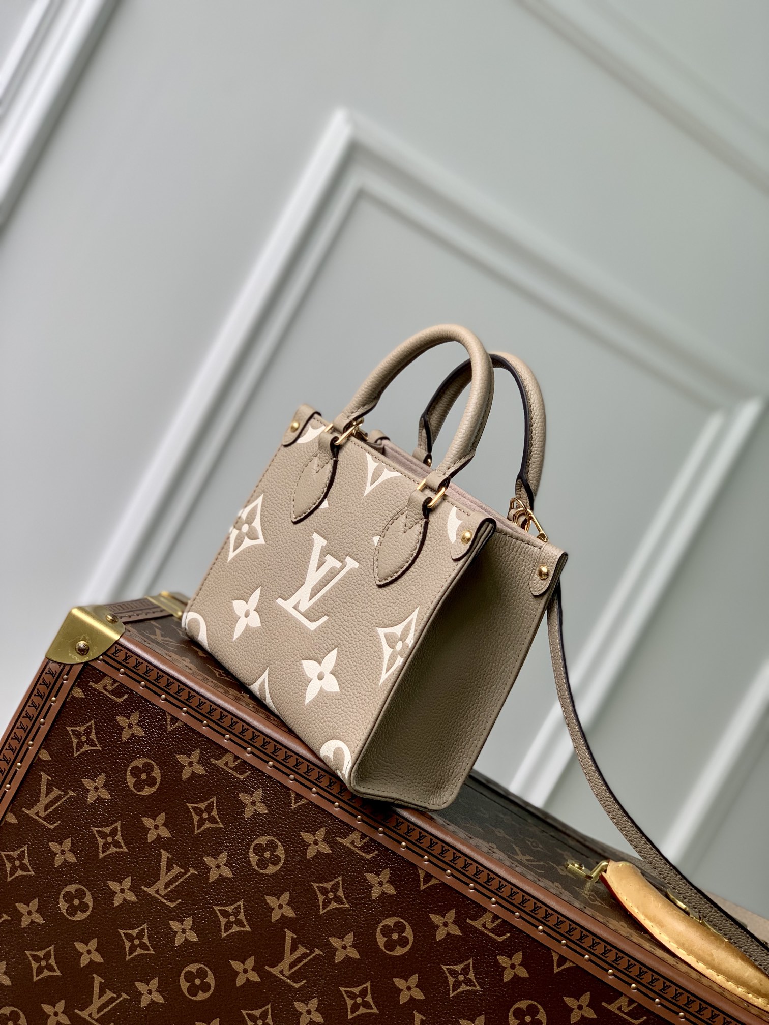 l0*is V*t0n onthego bb handbag-18*15*8.5cm