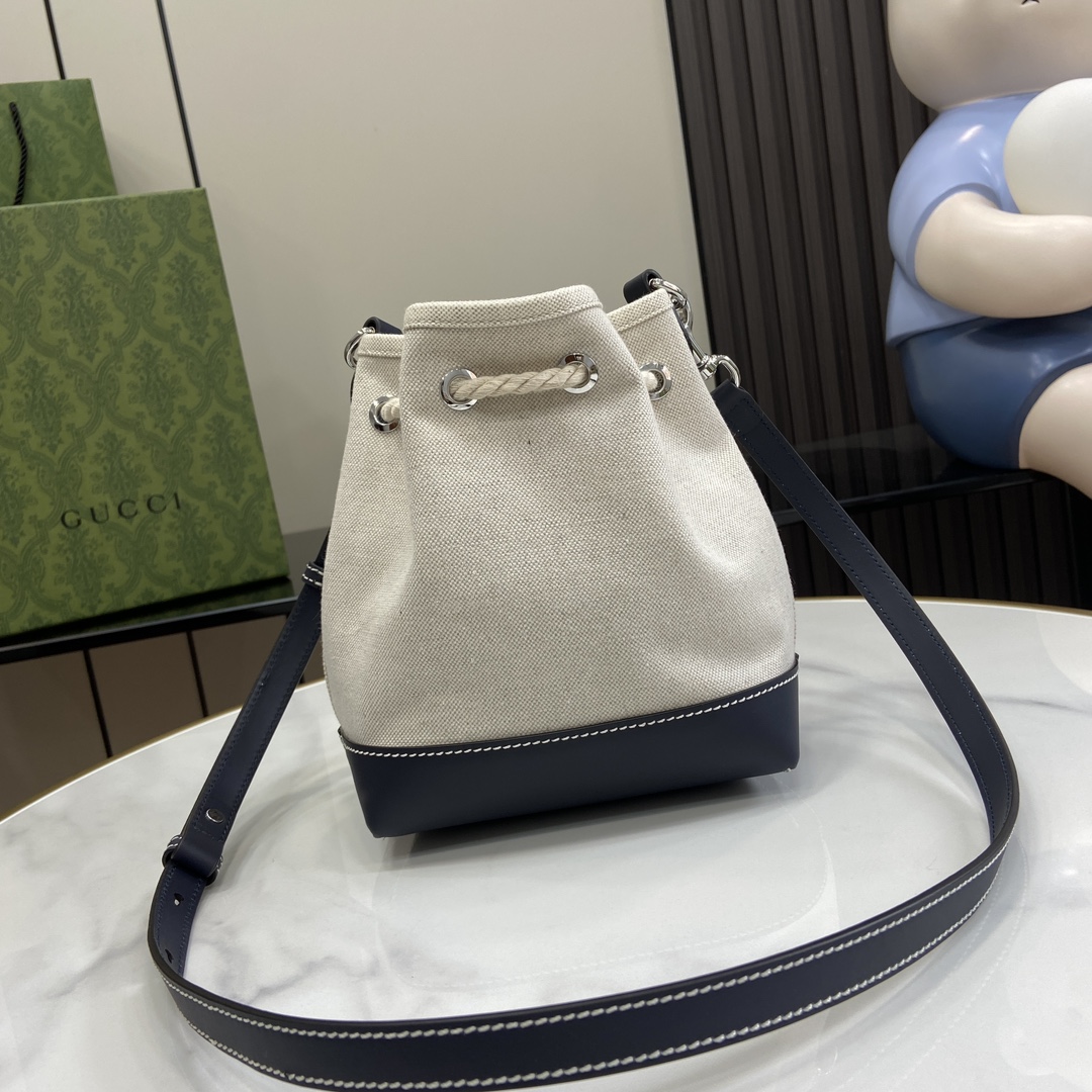 G*u*i backpack-16*21*11cm