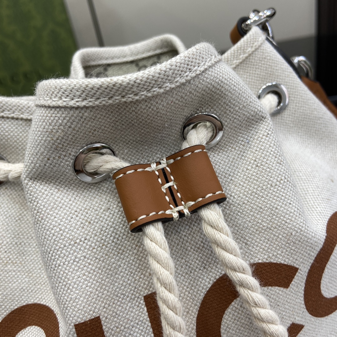 G*u*i backpack-16*21*11cm