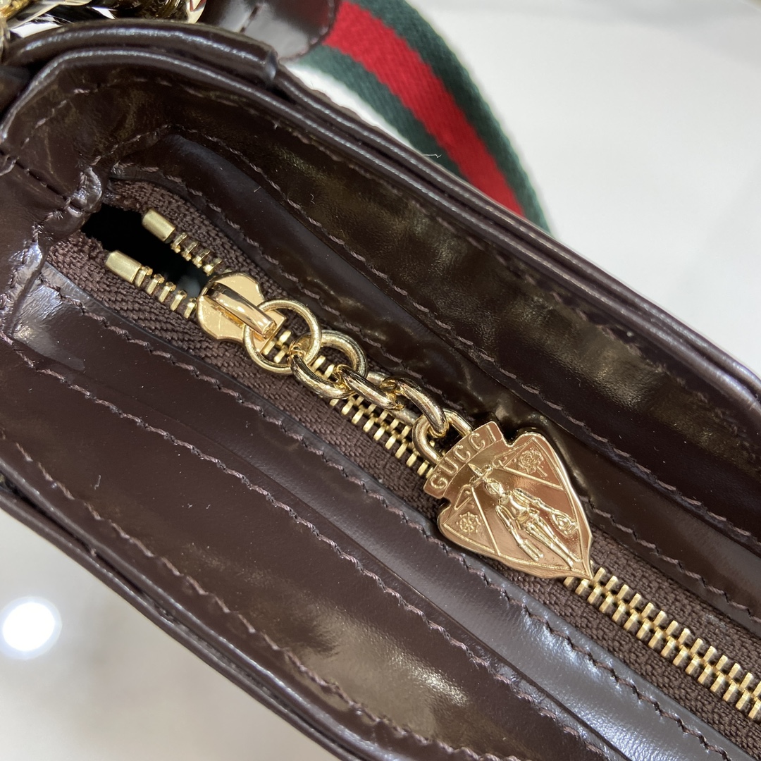 G*u*i moon side bag-12*24*5cm