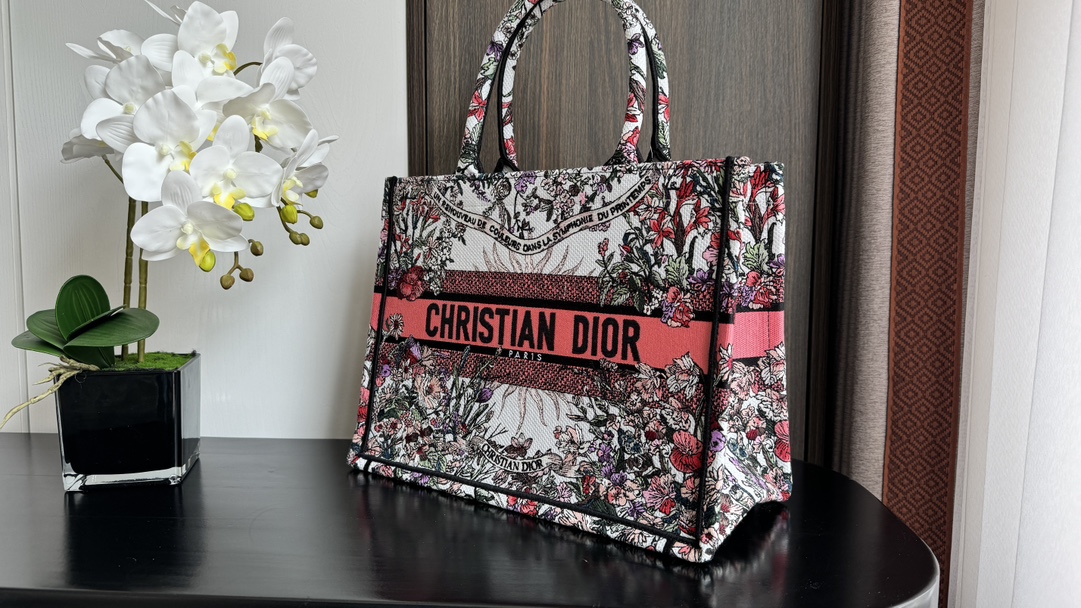D*or small book tote-36.5cm