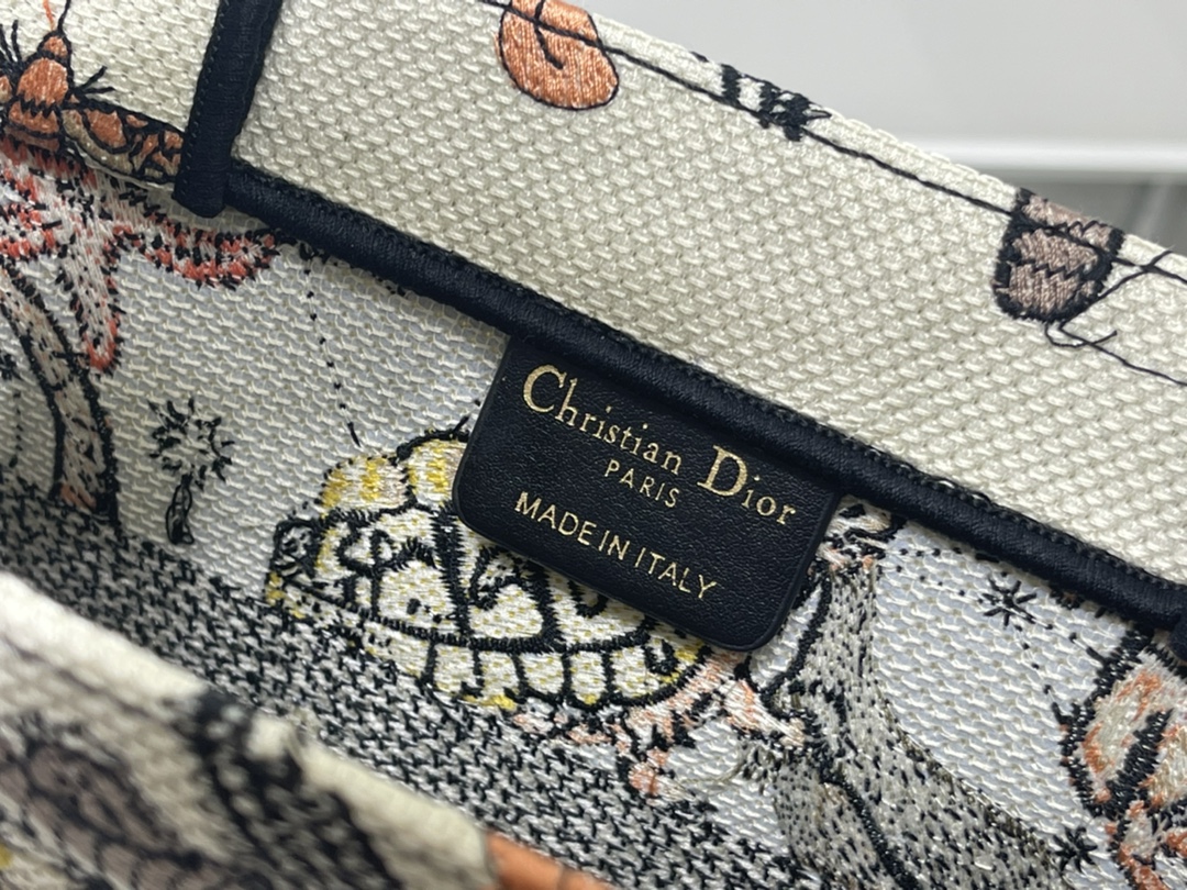 D*or small book tote-36.5cm