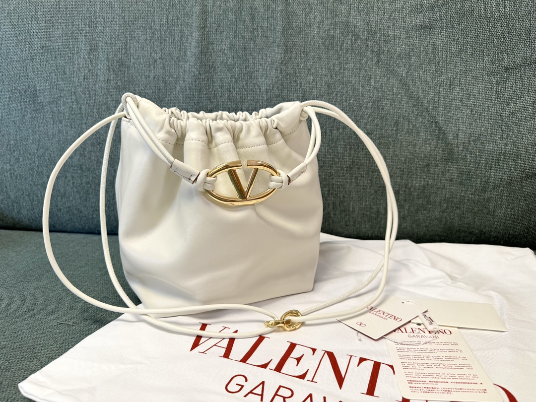 Va1e*ntin0 garavani vlogo pouf bag-23x19x14cm