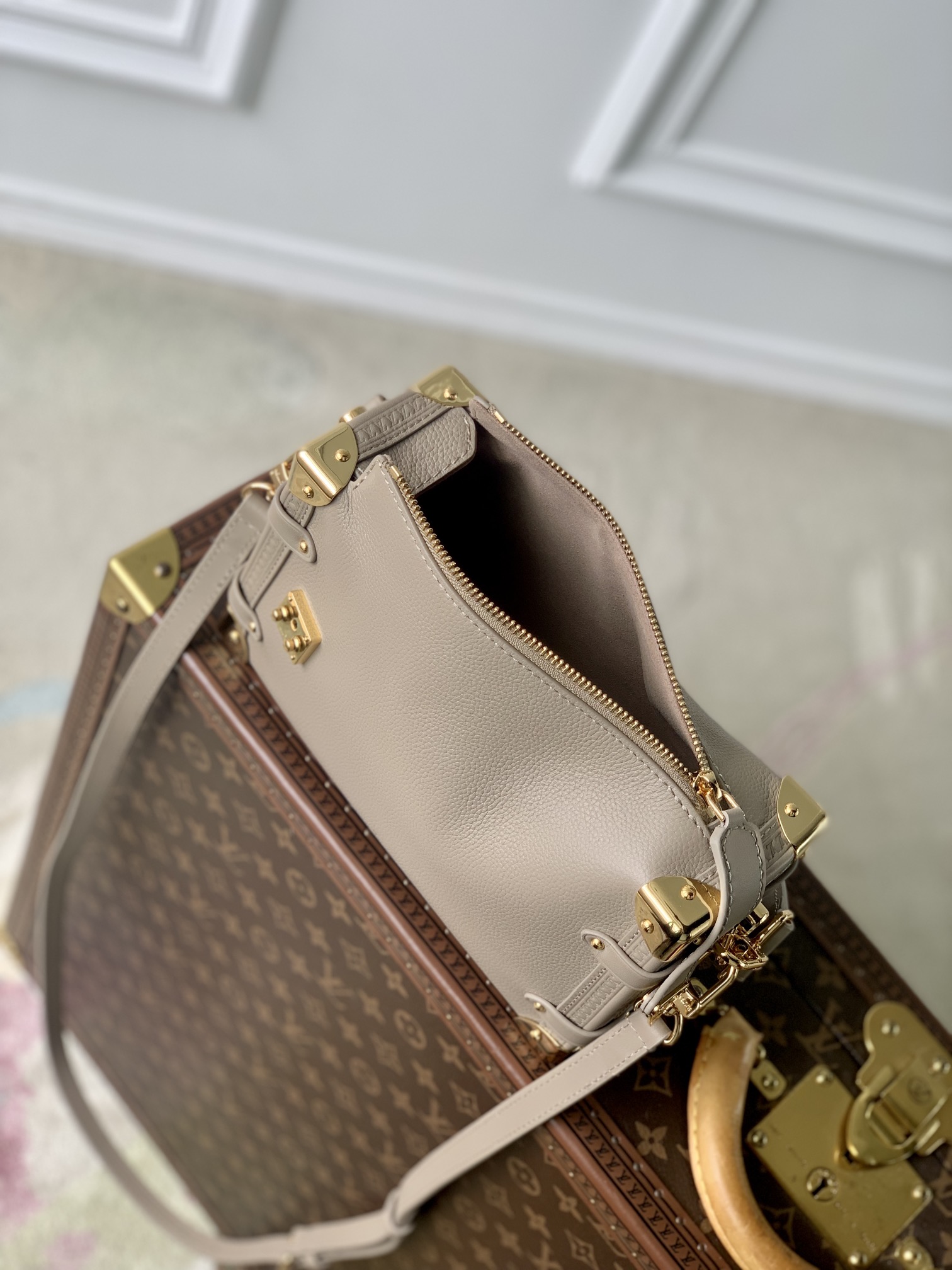l0*is V*t0n side trunk pm- m22944-21 x 14 x 6cm